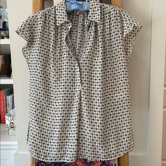 Max Studio Tops - Over the head blouse, cap sleeves, small print Ivory background EUC Size medium